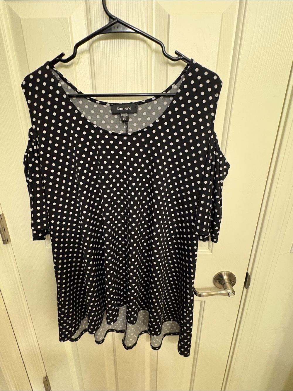 2X-Karen Kane Black & White Polka Dot Cold-Shoulder Top